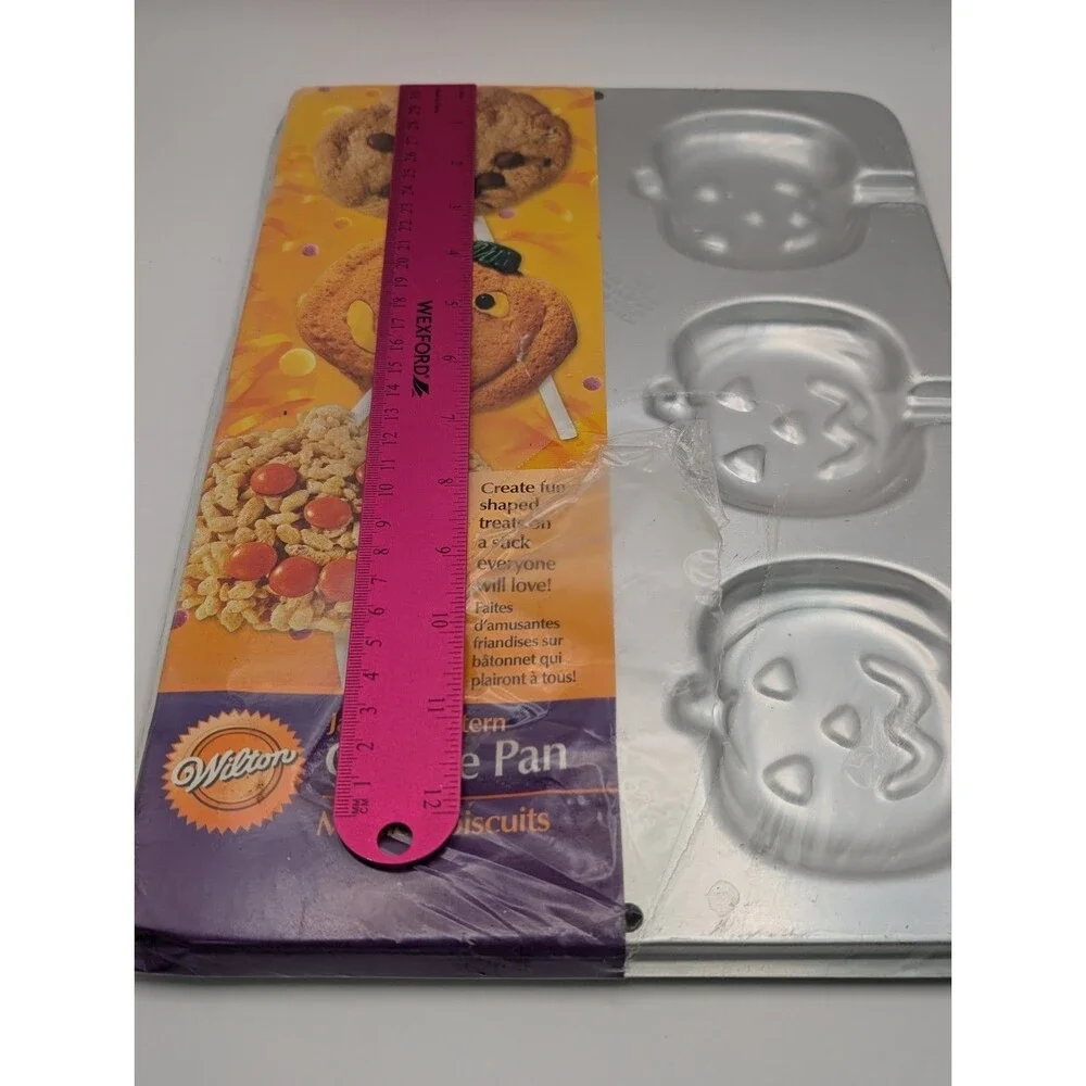 Vintage Wilton Jack O Lantern Cookie Treat Pan Halloween Pumpkin Baking Mold NEW